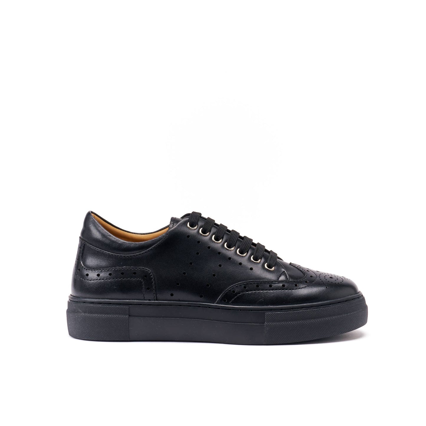 Baskets noires Amtnclub. Réf. BP7649