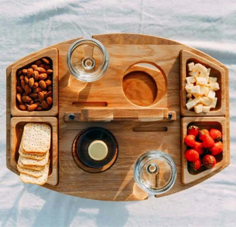 Amtn Club | Table de pique-nique en bois pliable pour vin – plateau rond extérieur avec porte-gobelets pour apéritif et dîner élégant en plein air