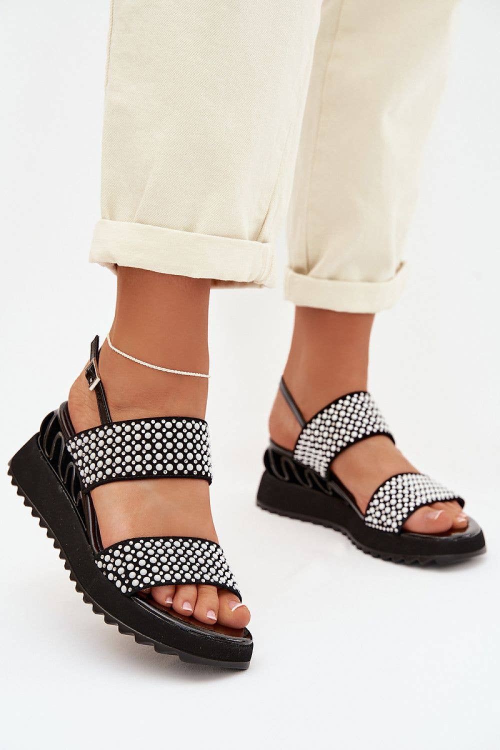 Sandales compensées Amtnclub, modèle 225203. Marchez avec style.