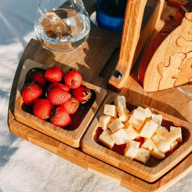 Amtn Club | Table de pique-nique en bois pliable pour vin – plateau rond extérieur avec porte-gobelets pour apéritif et dîner élégant en plein air