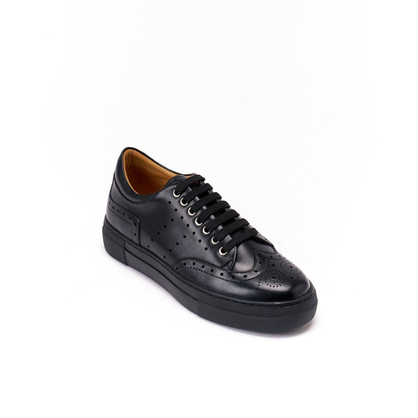 Baskets noires Amtnclub. Réf. BP7649