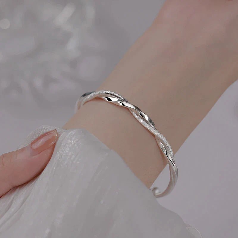 Amtn Club | Joli Bracelet en Argent au Design Déroutant et Élégant