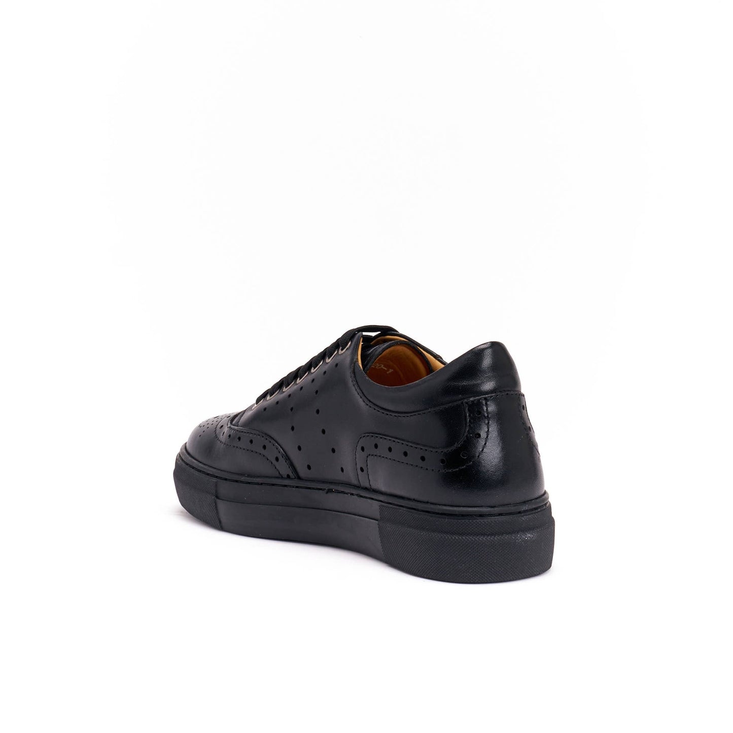 Baskets noires Amtnclub. Réf. BP7649