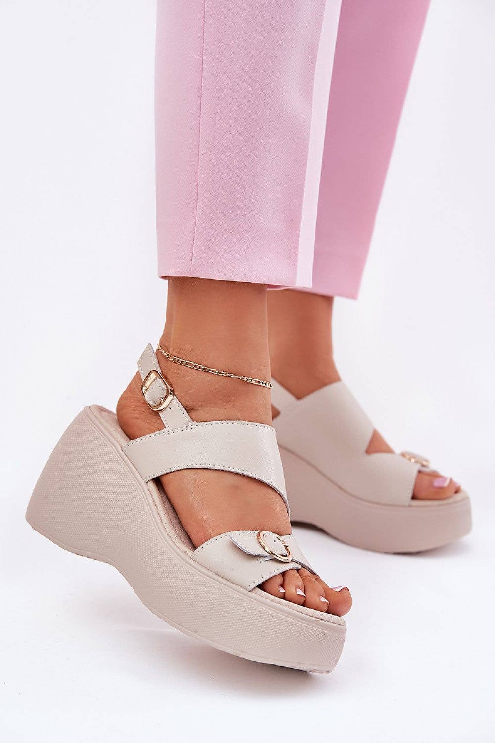 Sandales compensées Amtnclub modèle 213459. Marchez avec style.